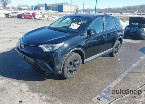 2018 Toyota Rav4 Le z USA, uszkodzony, nr VIN 2T3BFREV0JW760684